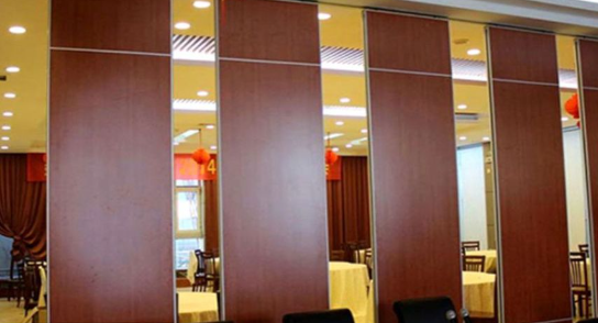 Panneau composite en mousse d'aluminium