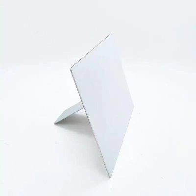 glossy white with stand