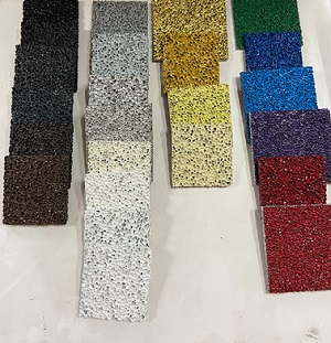 Mousse d'aluminium colorée à trou traversant